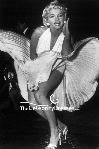 #MarilynMonroe #WhiteDresses #HalterDresses Pleated Dress In Movie The Seven Year Itch - #CelebrityDresses Marilyn Monroe White Dress, 7 Year Itch, Marilyn Monroe Poster, Iconic Fashion Moments, Marilyn Monroe Dress, Marilyn Monroe Portrait, Milton Greene, Monroe Dress, Anna Faris