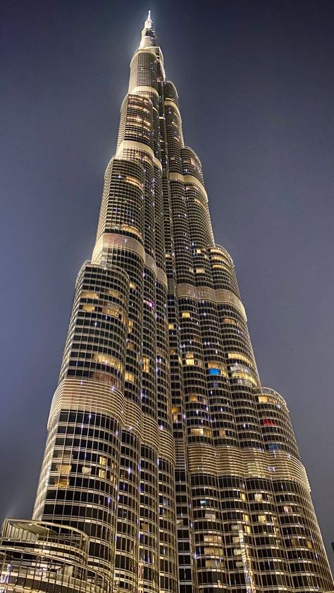 Lighting View Burj Khalifa The Last Supper Painting, Dubai Things To Do, Dubai Frame, Dubai Aquarium, London Cheap, The Burj Khalifa, City Life Photography, Dubai Architecture, Northern Lights Norway