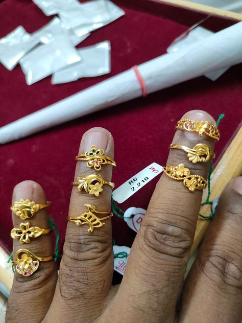 Latest Ring Designs, Ladies Design, Simple Gold Earrings, Jewelry Knowledge, Hand Rings, Diamond Wedding Jewelry, Gold Chain Design, Bangles Design, Bride Jewelry