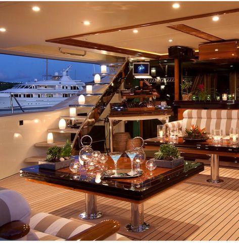 Yachts Interior, Luxury Yacht Interior, Yachts Luxury, Luxury Safe, Yacht Interior Design, Luxury Boats, Glamour Decor, Interior Luxury, Yacht Interior