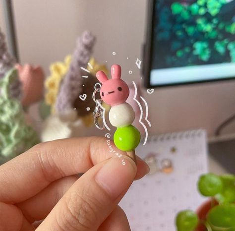 Cute Japanese Characters, Clay Charm Tutorial, Clay Art Kawaii, Porcelain Clay Ideas, Anime Clay Charms, Clay Ideas For Boyfriend, Cute Clay Diy, Soft Clay Ideas, Cute Polymer Clay Kawaii