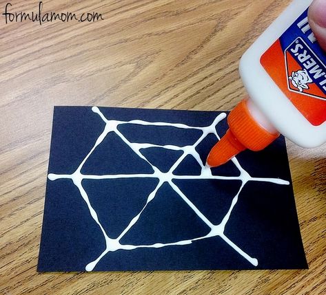 Easy Very Spider Web Craft Spider Web Crafts, Charlotte's Web Craft, Spiders Kindergarten, Spider Crafts Preschool, Spider Lessons, Spiders Preschool, Spider Song, Halloween Spider Craft, Spider Unit