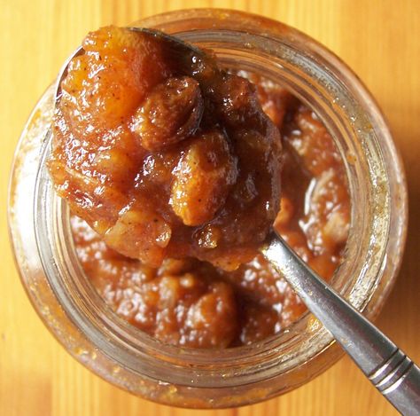 Apple Chutney Recipe, Sweet Sauces, Jul Mad, Apple Chutney, Tomato Relish, Tandoori Masala, Chutney Recipe, Jam And Jelly, Cooked Apples