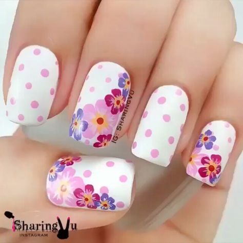 Floral #nails #manicure Por: @sharingvu Canción: raise your glass - judson mancebo White Nail Art Ideas, Dot Nails, Simple Spring Nails, Unghie Nail Art, Manicure Gel, Polka Dot Nails, White Nail Art, Nail Swag, White Nail