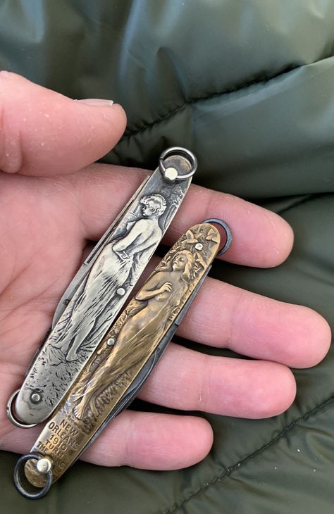 Antique ring turns. As early as 1910 Antique Pocket Knife, Antique Trinkets, Antique Knife, Knife Aesthetic, Pretty Knives, Knife Collection, Antique Ring, Cool Knives, Jewelry Inspo