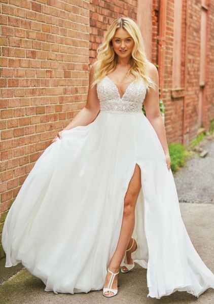 Justin Alexander Wedding Dress, Plus Wedding Dresses, Halter Dresses, Western Wedding Dresses, Plus Size Wedding Gowns, Pnina Tornai, Gaun Fashion, Curvy Bride, Stunning Gowns