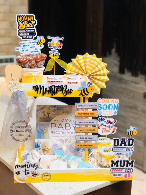 Birthday Hamper For Mom, Mom To Be Hamper Gift Ideas, Birthday Return Gift Hampers, Baby Shower Hamper Ideas, Baby Shower Packing Ideas, Cute Ways To Wrap Baby Shower Gifts, Mom To Be Hamper, Birthday Hampers For Him, Cute Hamper