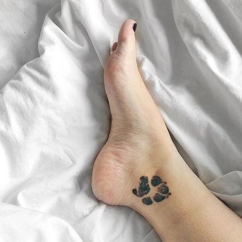 Dog Pawprint Tattoo, Tatoo Dog, Popular Tattoo Designs, Dog Print Tattoo, Dog Memorial Tattoos, Pawprint Tattoo, Dog Paw Tattoo, Paw Tattoo, Most Popular Tattoos