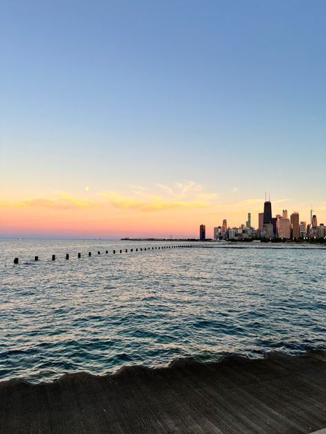 Chicago Nightlife Aesthetic, Chicago Beach Aesthetic, Chicago Aesthetic Summer, Chicago Summer Aesthetic, Beach City Aesthetic, Downtown Chicago Aesthetic, Chicago In Summer, Uic Chicago, Sunset Chicago