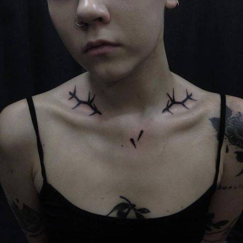 Thorn Collar Bone Tattoo, Tattoo Emo, Image Tattoo, Collar Bone Tattoo For Men, Thorn Tattoo, Deep Tattoo, Clavicle Tattoo, Emo Tattoos, Bone Tattoo