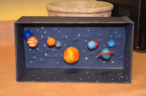 Solar System diorama- I'm thinking of having my kids do an out of class planet project like this. So fun! Shoe Box Crafts For Kids, Box Crafts For Kids, Solar System Projects For Kids, Solar System Activities, Shoe Box Crafts, Planet Crafts, Planet Project, Solar System Model, Solar System Projects