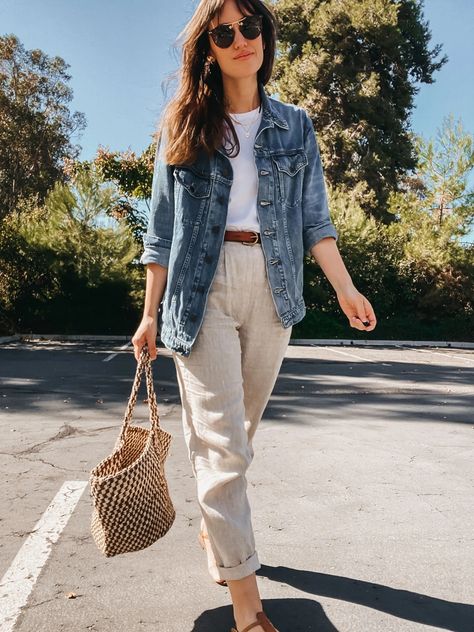 80 Degrees and Fall Leaves - Daily Outfit Fall Outfits Linen Pants, Oversized Jean Jacket Outfit, Jean Jacket Outfit, Trousers Linen, Stylish Mom Outfits, Fall Fashion Ideas, Looks Jeans, Style Parisienne, Easy Outfits