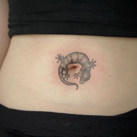 Tallon Tattoo on Instagram: “A cute little gecko to cover some old piercing scars 🦎 thank you Jade for such a cool, unique idea! ☺️” Leopard Gecko Tattoo, Belly Button Tattoos, Gecko Tattoo, Art Unit, Scar Tattoo, Leopard Gecko, Piercing Ideas, American Traditional, Animal Tattoos