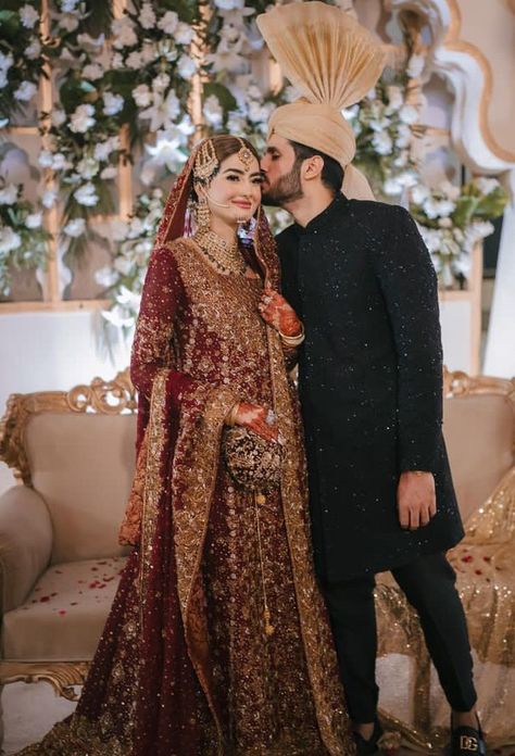 Pakistani Wedding Functions, Wedding Dress Couple Indian, Barat Couple Dresses Pakistani, Barat Groom Dress, Black Groom Sherwani, Barat Brides Pakistani Bridal, Pakistani Barat Brides, Groom Pakistani Wedding Outfits, Black Sherwani Groom Pakistani