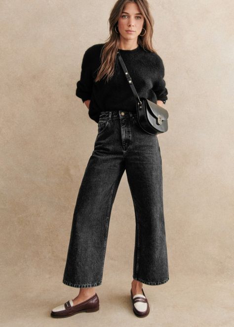 Minimalist Woman Fashion, Crop Boot Jeans Outfit, Classic Streetwear Women, Boho Style Midsize, Anthropologie Outfits 2024, Timeless Casual Style, Modern Office Wear Women, Kick Crop Jeans Outfit Fall, Lunch Interview Outfit