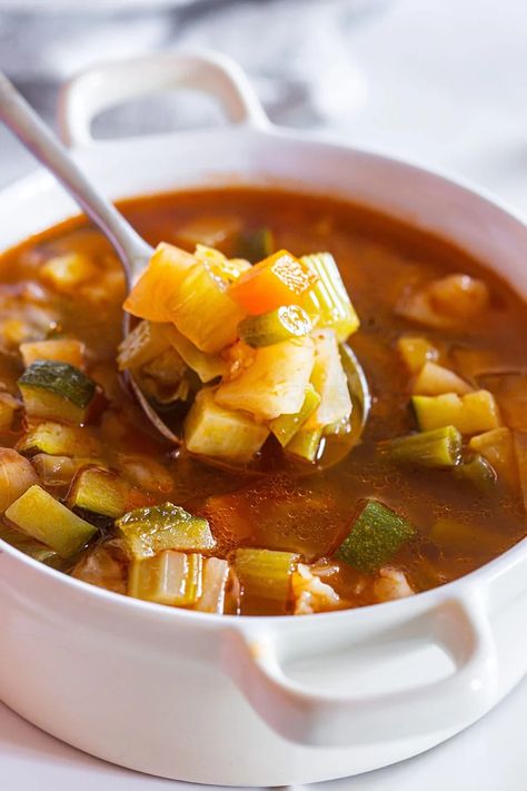 Mexican Vegetable Soup Recipes, Mexican Zucchini Soup, Light Vegetable Soup, Vegetable Tortilla Soup, Mexican Sopa, Spicy Vegetable Soup, Mexican Vegetable Soup, Family Vegetarian Meals, Mexican Beef Soup