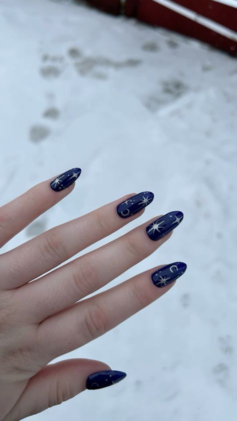 Ts Midnights Nails, Midnights Nails Inspired, Starry Blue Nails, Dark Blue With Stars Nails, Almond Nails Designs Navy Blue, Dark Blue Stars Nails, Navy Blue And Stars Nails, Taylor Swift Midnights Jewelry, Winter Style Nails