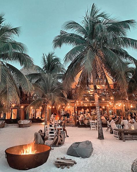 Mexican Bar Aesthetic, Beach Hotel Aesthetic, Holbox Wedding, Beach Restaurant Aesthetic, Mexican Restaurant Decor, Dinner Under The Stars, Island Restaurant, Campervan Bed, Seaside Restaurant