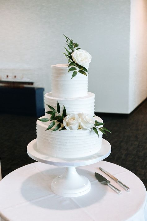 Wedding Cake Minimalist, Textured Wedding Cakes, 3 Tier Wedding Cakes, Dream Wedding Cake, Wedding Cake Rustic, White Wedding Cakes, Simple Wedding Cake, White Wedding Cake, Wedding Cakes With Flowers