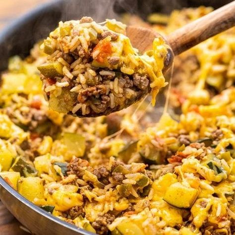 Hamburger and Zucchini Skillet - Julie's Eats & Treats ® Zucchini Ground Beef, Zucchini And Ground Beef, Zucchini Skillet, Hamburger Recipe, Yellow Squash Casserole, Yellow Squash Recipes, Ground Beef Recipes Healthy, Zucchini Casserole, Zucchini Recipe