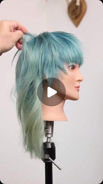 Joel Torres Style - Tutorials on Instagram: "Mullet Tutorial Quick and easy sectioning" Mullet On Long Hair, Shaggy Wolfcut Mullet, Trendy Mullet For Women, Diy Mullet Haircut, How To Style A Mullet, How To Cut A Mullet, Diy Mullet, Mullet Tutorial, Mullet Haircut Woman