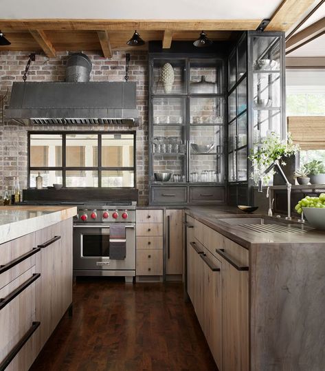 20 Industrial Kitchens That Mix Modern and Vintage Industrial Chic Kitchen, Petite Kitchen, Modern Industrial Kitchen, Scandinavian Kitchens, Industrial Kitchen Design, Industrial Style Kitchen, Rustic Modern Kitchen, Farmhouse Kitchen Design, Exposed Brick Walls