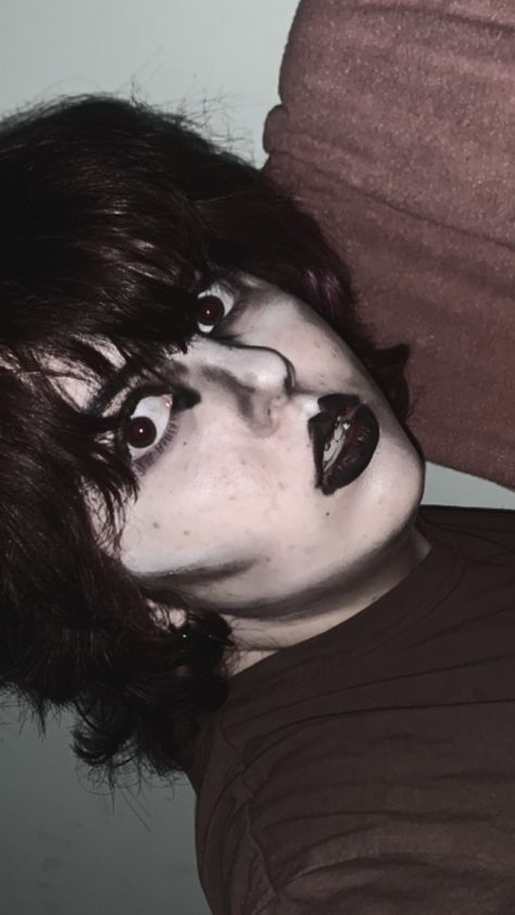 Gothic Men Makeup, Male Trad Goth Outfits, Goth Makeup Looks Men, Male Trad Goth Makeup, Alt Boy Makeup, Emo Makeup Men, Goth Guy Makeup, Trad Goth Makeup Men, Masc Goth Makeup