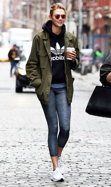 Adidas Hoodie Outfit, Cute Tomboy Outfits, Looks Adidas, Sweatshirt Street Style, Estilo Tomboy, Chica Cool, Look Adidas, Sneakers Fashion Outfits, Street Sweatshirt