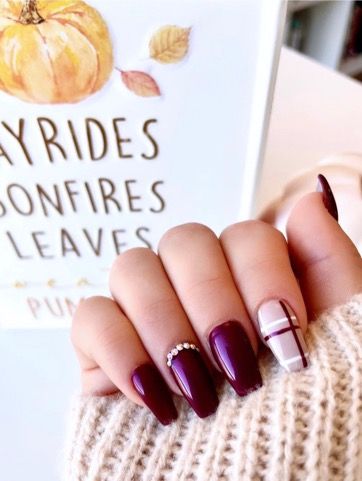 Purple Fall Nails Ideas, Simple Fall Acrylic Nail Ideas, September Nail Ideas Coffin, Fall Finger Nail Ideas, Cute November Nails Simple, Nail Ideas Fall 2022, Fall Nail Art Designs French Tips, Trendy Fall Nail Designs 2022, Purple Fall Nail Designs