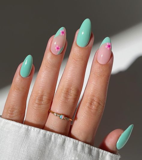 Trendy Classy Nails, Mint Green Nails, Santa Nails, Mint Nails, Christmas Gel, Milky Nails, Wallpaper Photography, Green Nail Designs, Colorful Nail