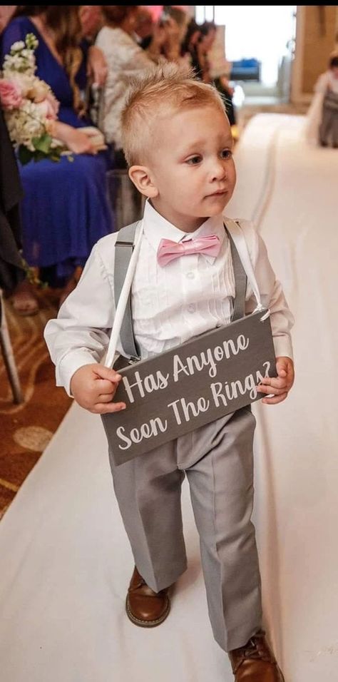 Country Wedding Groomsmen, Entrance Wedding, Ring Bearer Signs, Flower Girl Signs, Country Wedding Photos, Ring Bearer Flower Girl, Bearer Outfit, Wedding Country, Girl Sign