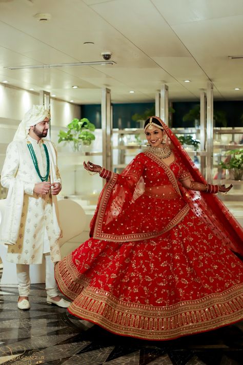 Simple Wedding Lehenga Bridal Red, Simple Red Bridal Lehenga, Red Wedding Lehenga Sabyasachi, Sabyasachi Lehenga Bridal Red, Red Bridal Lehenga Sabyasachi, Bridal Lehenga Simple, Red Wedding Outfit, Sabyasachi Bridal Red, Red Lehenga Bridal