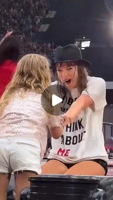 Taylor Swift Updates on Instagram: "Taylor Swift giving the 22 hat to a young fan at Hamburg night 1 in the rain🥹   #HamburgTSTheErasTour #TSTheErasTour  🎥 thelifeofronie on TikTok" Taylor Swift With Kids, Taylor Swift Being Funny, Taylor Swift Funny Pics, Taylor Swift Reaction Pics, Taylor Swift Crazier, 22 Taylor Swift, Instagram Taylor Swift, Young Taylor Swift, 22 Taylor