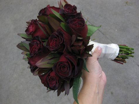 Halloween Wedding Flowers, Black Baccara Roses, Black Baccara, Types Of Red, Red Bouquet, Image Swag, Flower Therapy, Halloween Wedding, This Is Love