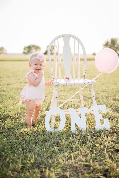 Baby girl 1st Birthday photoshoot with vintage chair, letters, and balloon by Megan Smart Photography. 1 Year Picture Ideas, 1st Birthday Girl Photoshooting, First Birthday Photo Shoot Ideas Indoor, Baby 1st Birthday Photoshoot, Simple 1st Birthday Photoshoot, First Birthday Family Photoshoot, 1st Birthday Photoshoot Outdoor, 1st Birthday Photoshoot Ideas, 1st Birthday Photo Shoot Ideas