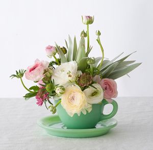 Friday Flowers: Ranunculus Teacup Flowers, Gubahan Bunga, Fleur Design, Deco Floral, Arte Floral, Beautiful Blooms, Tropical Flowers, Ikebana, Cut Flowers