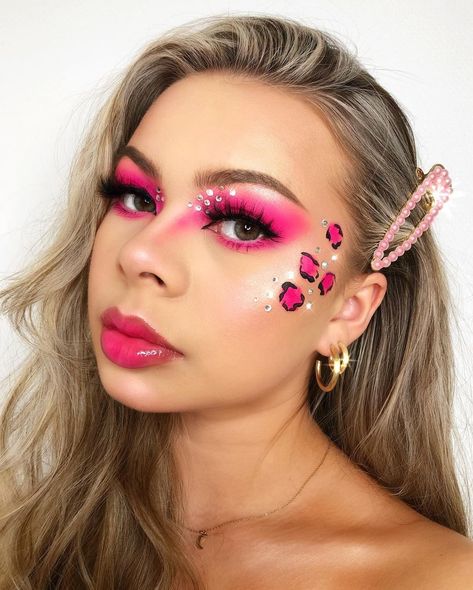 Pink Panther Makeup Halloween, Pink Panther Makeup, Pink Panther Costume, Cheetah Halloween Costume, Cheetah Halloween, Corset Halloween Costumes, Pink Halloween Costumes, Estilo Soft, Panther Costume