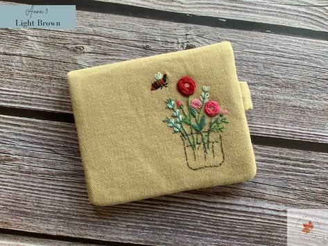 MINI PURSE Anna Handmade embroidered purse Coin purse | Etsy Embroidered Wallet, Felted Bags, Embroidered Purse, Cute Coin Purse, Floral Purse, Needle Work, Embroidery Needles, Cotton Linen Fabric, Felt Bag