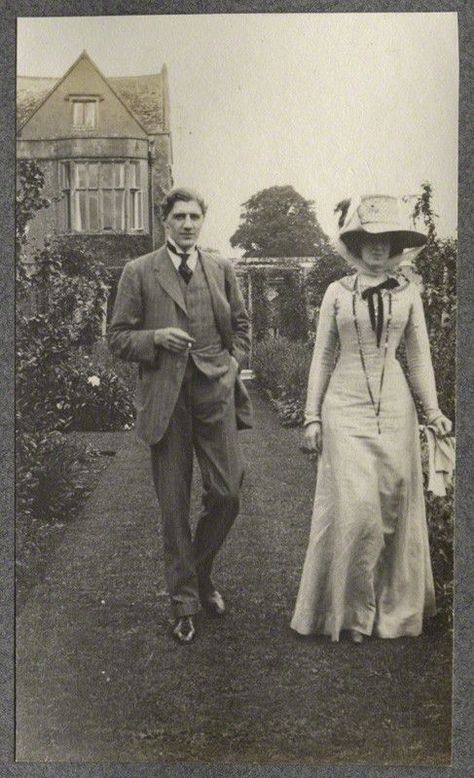 Stroll Era Victoria, Old Photography, Foto Vintage, National Portrait Gallery, Edwardian Era, Edwardian Fashion, Vintage Portraits, Historical Costume, Portrait Gallery