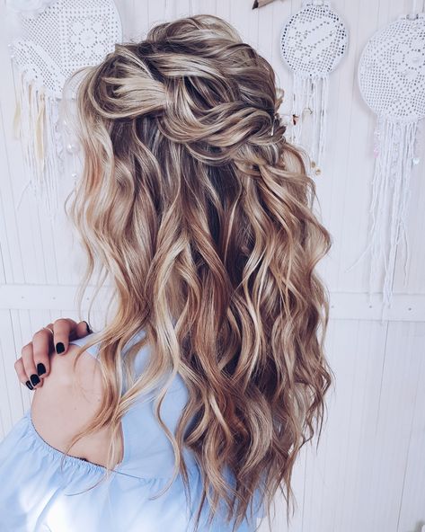 Beachy Wave Bridal Hair, Long Wedding Curls Down, Beach Wave Formal Hairstyles, Bridal Hair Extensions Half Up, Beach Bride Wedding Hair, Beach Wedding Hairstyles Medium Half Up, Bride Hairstyles Boho Loose Waves, Textured Bridal Hair Half Up, Boho Beach Waves Wedding Hair