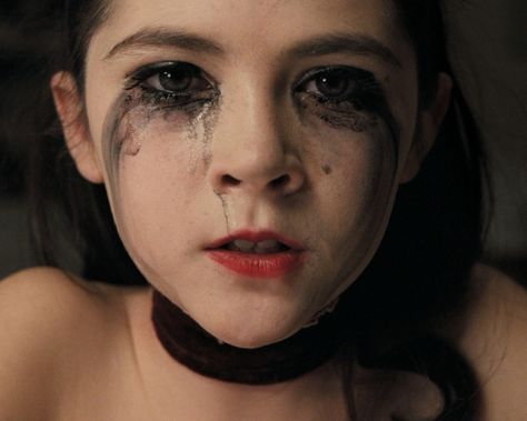 Orphan Costume, Isabelle Furhman, Esther Coleman, Orphan Movie, Es Pennywise, Isabelle Fuhrman, Lorraine Warren, Mode Emo, Scary Movie Characters