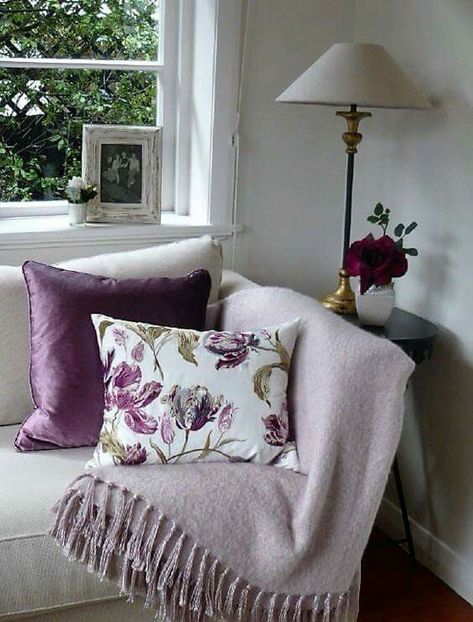 Muebles Shabby Chic, Cottage Style Interiors, Purple Living Room, Casa Clean, Living Room Photos, Front Room, A Living Room, Laura Ashley, My New Room