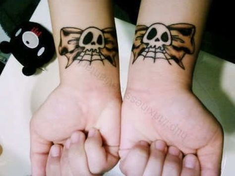 Rockabilly Tattoos, Bow Tattoos, Tattoo 2015, Emo Tattoos, Girl Thigh Tattoos, Bow Tattoo, Skull Tattoo Design, Makeup Tattoos, Wedding Tattoos