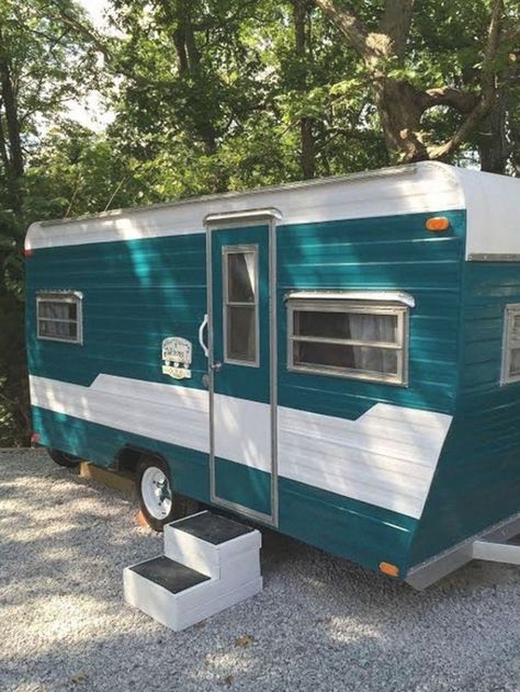 Brilliant Ideas Camper Makeover Exterior Paint(13) | Vintage camper remodel, Camper trailer ... Camper Remodel Exterior, Tiny Campers, Camper Trailer Remodel, Vintage Camper Remodel, Old Campers, Tiny Camper, Vintage Rv, Vintage Campers Trailers, Living Vintage