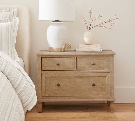 Simple Bed Designs, Oak Nightstand, Nightstand Decor, 3 Drawer Nightstand, Simple Bed, Decoration Inspiration, Master Bedrooms Decor, Drawer Nightstand, Bed Room