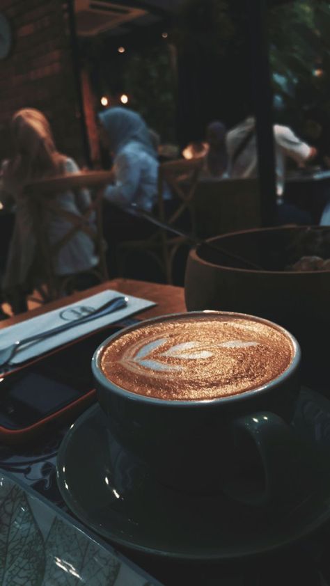 Coffee Restaurant Aesthetic, Coffe Snapstory, Food Snapchat Story Restaurant, Coffee Pictures Aesthetic, Coffee Snaps, Coffe Story, Dinner Snap, Coffee At Night, Tiktok Dinner