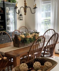 Welcome to my rustic farmhouse fall home tour! This year's fall decorating style focuses on lots of neutrals, natural elements and garden-inspired, rustic farmhouse touches. Come tour my fall home! #modernfarmhouse #falldecor #outdoorfalldecor #falldecoratingideas #hometour #farmhousestyle #countryhome #cottagestyle Rustic Farmhouse Living Room, Country Dining, Fall Home Tour, Garden Decor Diy, Farmhouse Fall Decor, Centerpiece Ideas, Farmhouse Dining Room, Rustic Garden Decor, Fall Centerpiece