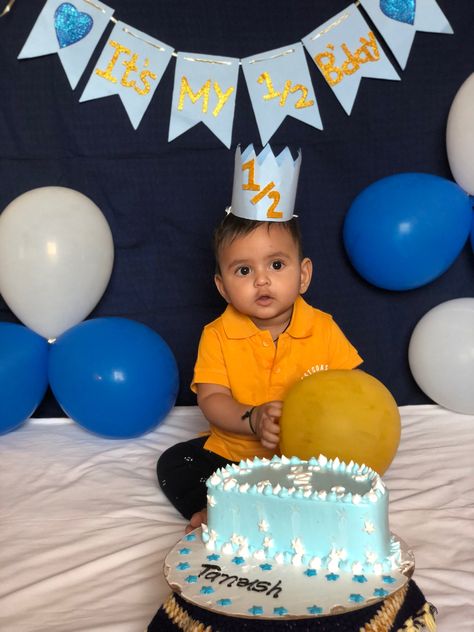 Half Birthday Baby Boy, Half Birthday Baby, Half Birthday Cakes, Baby Birthday Decorations, Monthly Baby Pictures, Baby Milestone Photos, Baby Photoshoot Boy, Birthday Card Craft, Newborn Baby Photoshoot