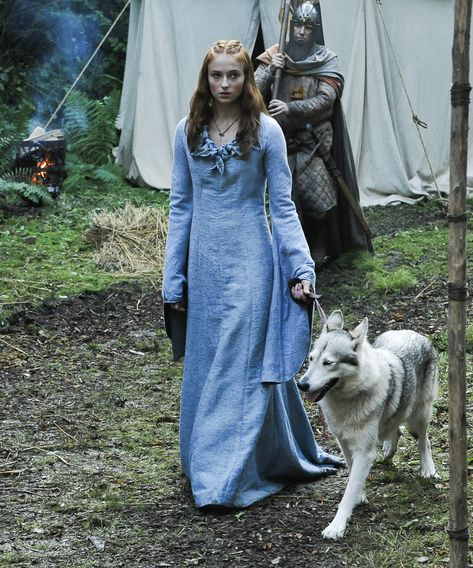 What Sansa Stark's Style Evolution Says About Her Fate On Game Of Thrones #refinery29 https://www.refinery29.com/en-us/2019/04/230481/game-of-thrones-sansa-stark-style-evolution Sansa Stark Costume, Roman Books, Game Of Thrones Sansa, Tom Wlaschiha, Game Of Thrones Costumes, Game Of Thrones Series, Rose Leslie, Game Of Thrones Cast, Lena Headey