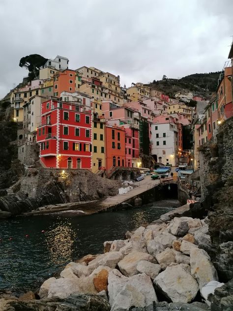 Luca Animation, Cute Village, Riomaggiore Italy, Italy House, Lucca Italy, Colorful Houses, Italian Village, Seaside Village, House Inside